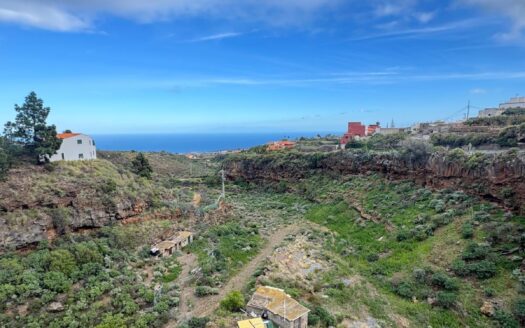  En venta amplia casa con terraza y espectaculares vistas al mar en Arafo – Güímar.