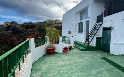  En venta amplia casa con terraza y espectaculares vistas al mar en Arafo – Güímar.