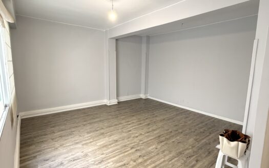 Amplio piso en Buenavista-Chapatal de 146 m² con 5 dormitorios, balcón y trastero. 