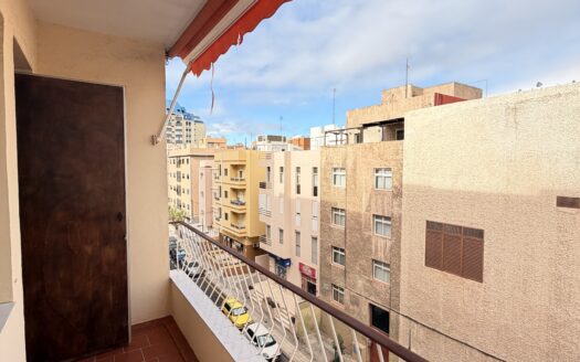 Amplio piso en Buenavista-Chapatal de 146 m² con 5 dormitorios, balcón y trastero. 