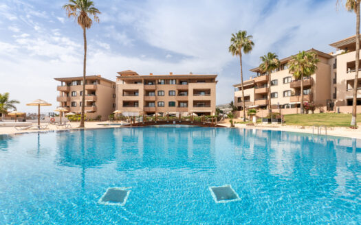 Apartamento reformado con amplia terraza, garaje y trastero en Playa Paraíso, a 5 min a pie de la playa!