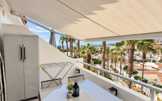 Apartamento reformado con terraza, piscina y vistas al mar en Costa Adeje