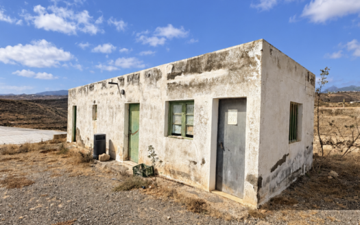 Finca rústica agraria de 27.619 m² con invernaderos, agua y equipamiento agrícola en Arico, Tenerife 